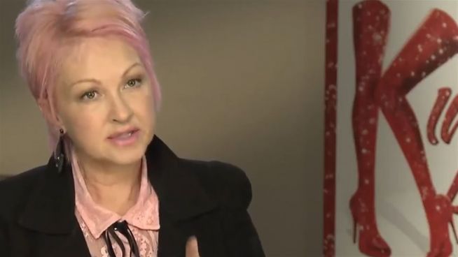 Schrill und ausgeflippt: Cindy Lauper auf dem Kiez